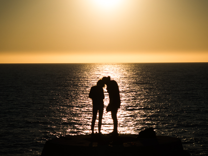 Bacio sul fortino al Faro di Punta Carena