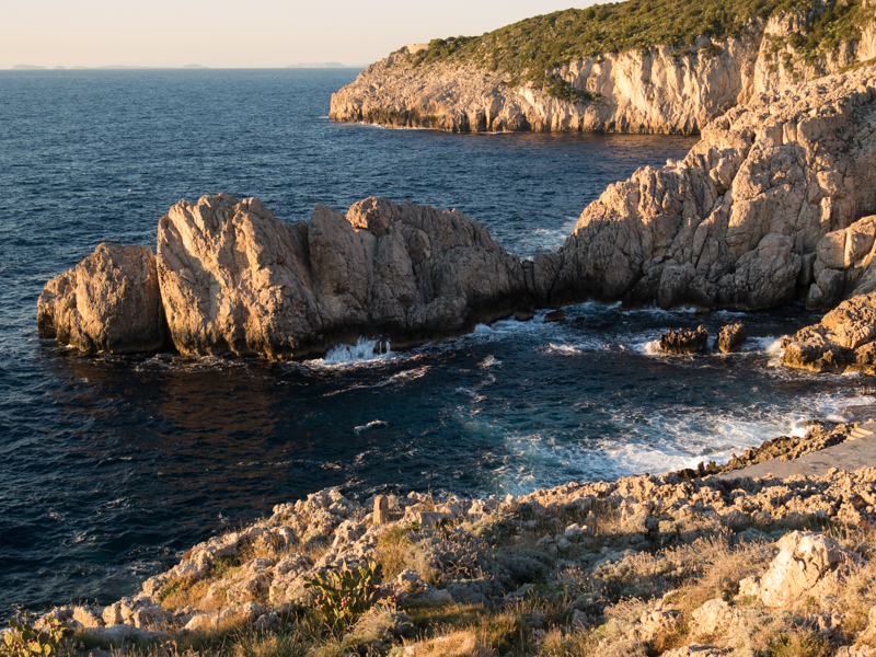 Faro di Punta Carena scogli