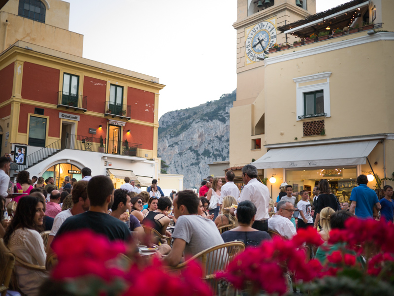 Il campanile di Capri scandisce il tempo del mondo