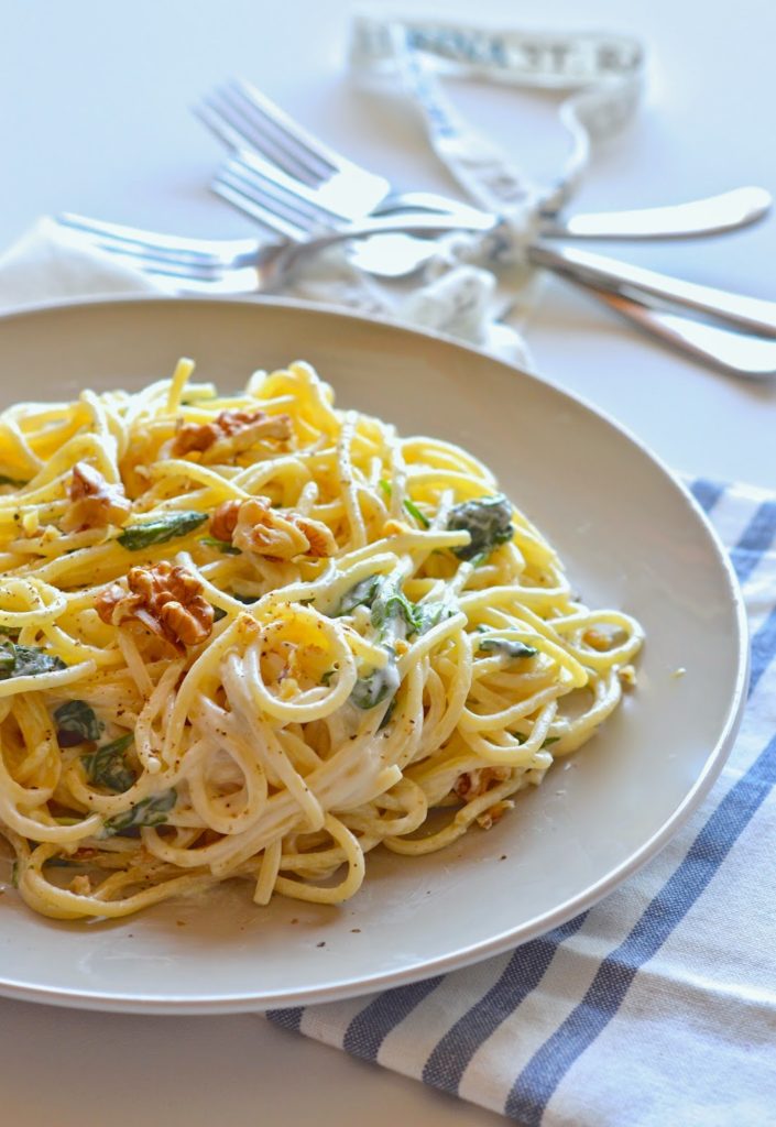 spaghetti con noci e noccioline