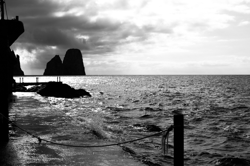 Sulla spiaggia di Marina Piccola a Capri l’estate non finisce mai