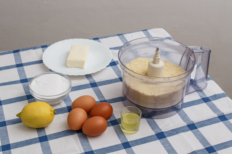 Un viaggio del gusto: la torta caprese bianca al limone