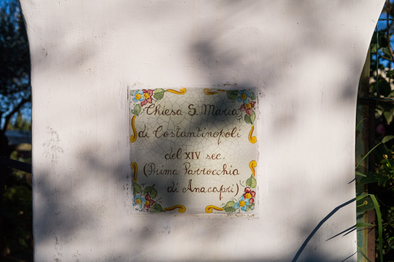 Mattonella ingresso chiesa di Santa Maria di Costantinopoli ad Anacapri