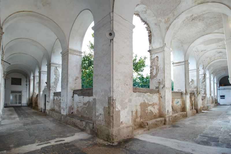 colonnato e chiostro di Santa Teresa