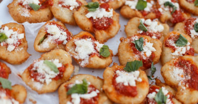 Assaggia le pizzette fritte delle campagnole di Anacapri