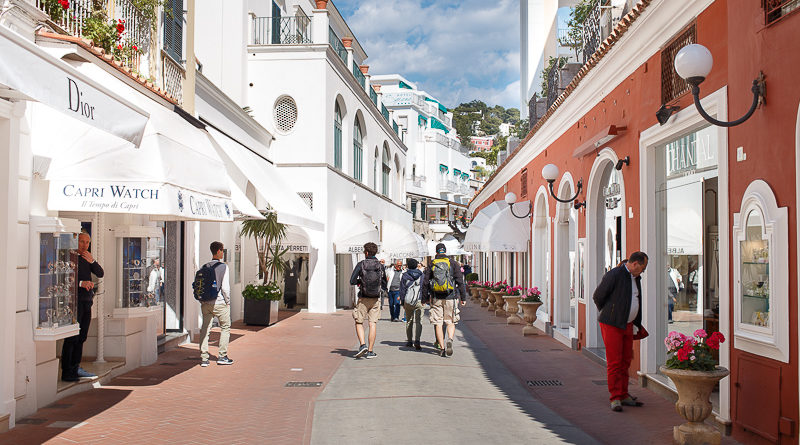 Via Camerelle a Capri: autenticità e mondanità, tra passato e presente