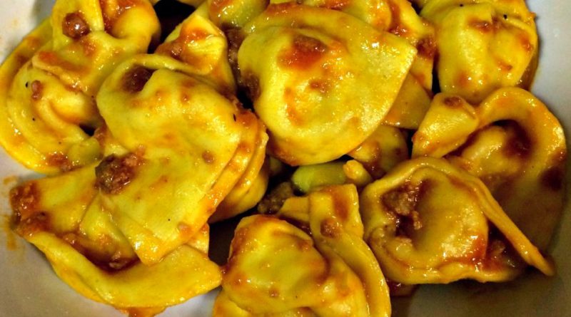 Cappelletti al ragù romagnoli