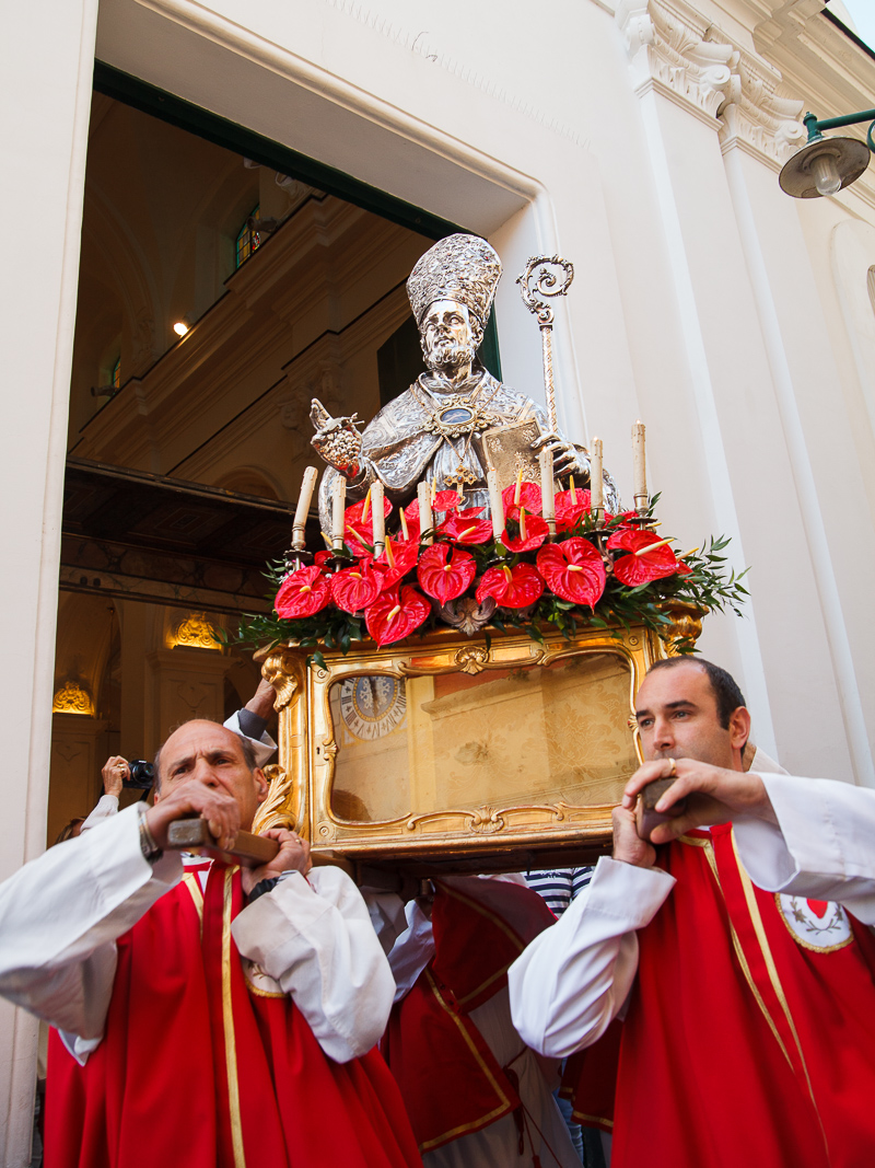 La festa di San Costanzo a Capri, uscita dalla chiesa