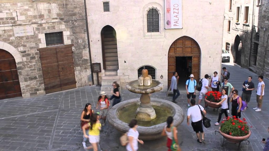 gubbio-fontana-dei-matti