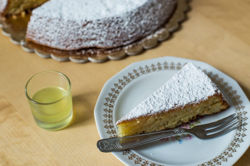 Torta caprese bianca al limone 