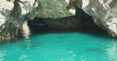 La Grotta Verde a Capri: un tuffo nel colore della speranza
