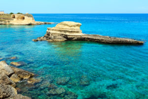 bellissima spiaggia pugliese dal mare cristallino nei pressi di Otranto