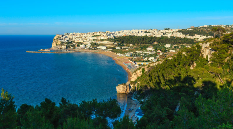 Bellissima immagine di Peschici, località del Gargano in Puglia d'estate