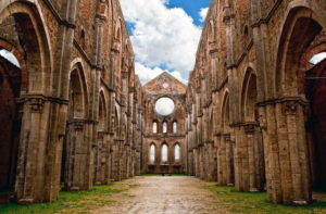 suggestiva abazia di san galgano di giorno