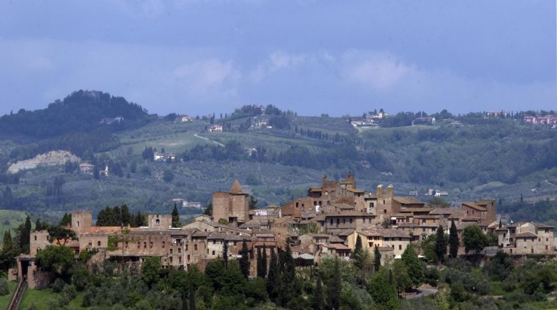 suggestiva vista del panorama di certaldo alta