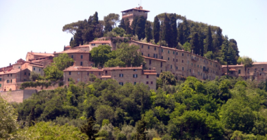 bellissimo centro medievale toscano in pieno giorno