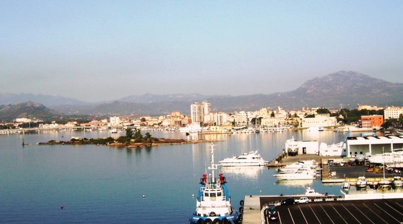 suggestivo panorama del porto vecchio di olbia