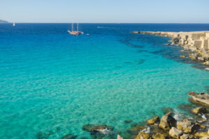 bellissimo pezzo di costa di favignana