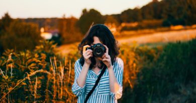 Ragazza in viaggio da sola