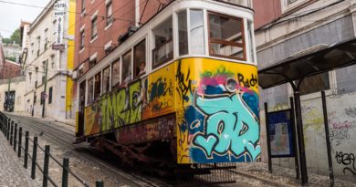 Il famoso tram al centro di Lisbona