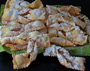 Chiacchiere, tipico dolce di carnevale