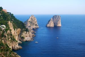 Vista sui faraglioni di Capri