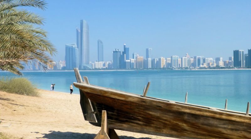 Dubai vista da una delle sue spiagge