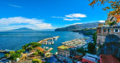 Vista verso il mare dalla costiera Sorrentina