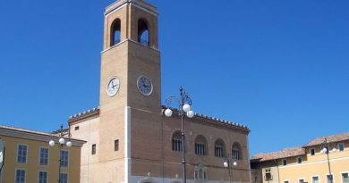 Piazza XX settembre a Fano. Fonte Wikipedia