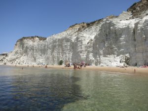 Mare limpido della spiaggia della baia dei turchi
