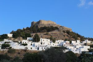 Villaggio di case bianche a Rodi