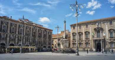 Al centro di Piazza Duomo c'è l'elefante simbolo di Catania