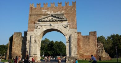 Porta Augusto nel centro storico di Rimini