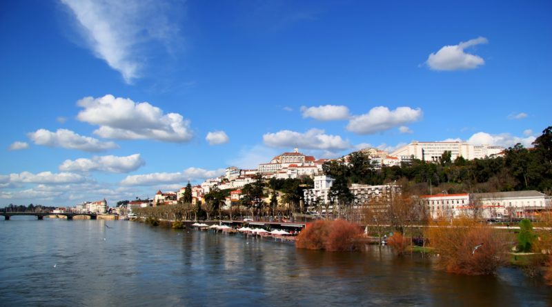 Coimbra dal fiume Mondego