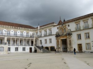 Faccia esterna dell'Università di Coimbra 