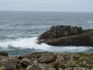 Mare agitato sulla costa Nord del Portogallo