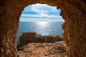 Scorcio di una delle spiagge della regione di Algarve, Portogallo