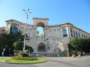 Visione dal basso del Bastione di Saint Remy 