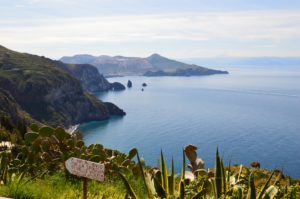 Percorso per raggiungere una delle spiagge di Lipari 