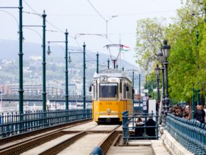 Tram tra le strade di Budapest