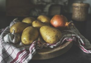 Patate e cipolle ingredienti tipici della cucina lucana