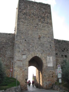 Porta Franca a Monteriggioni fonte wikipedia