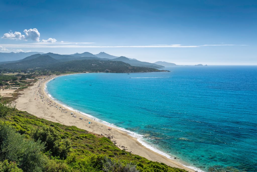 La città della Corsica Ile Rousse ha le spiagge più belle