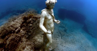 Statua del Ninfeo Sommerso di Baia