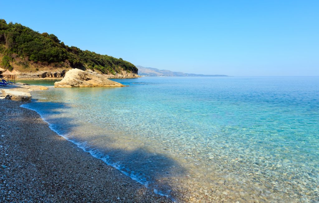 Tra le spiagge di Saranda più belle c'è la spiaggia dei gabbiani