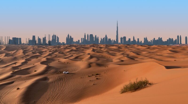 Dubai: Lusso e avventura tra grattacieli e deserti