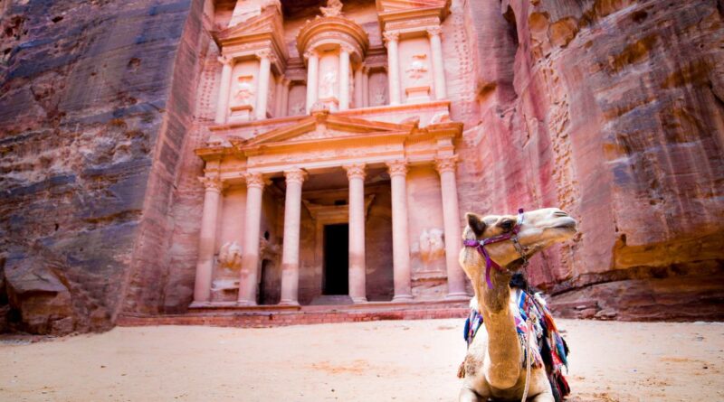 Petra: scopri la città rosa del deserto e i suoi tesori nascosti